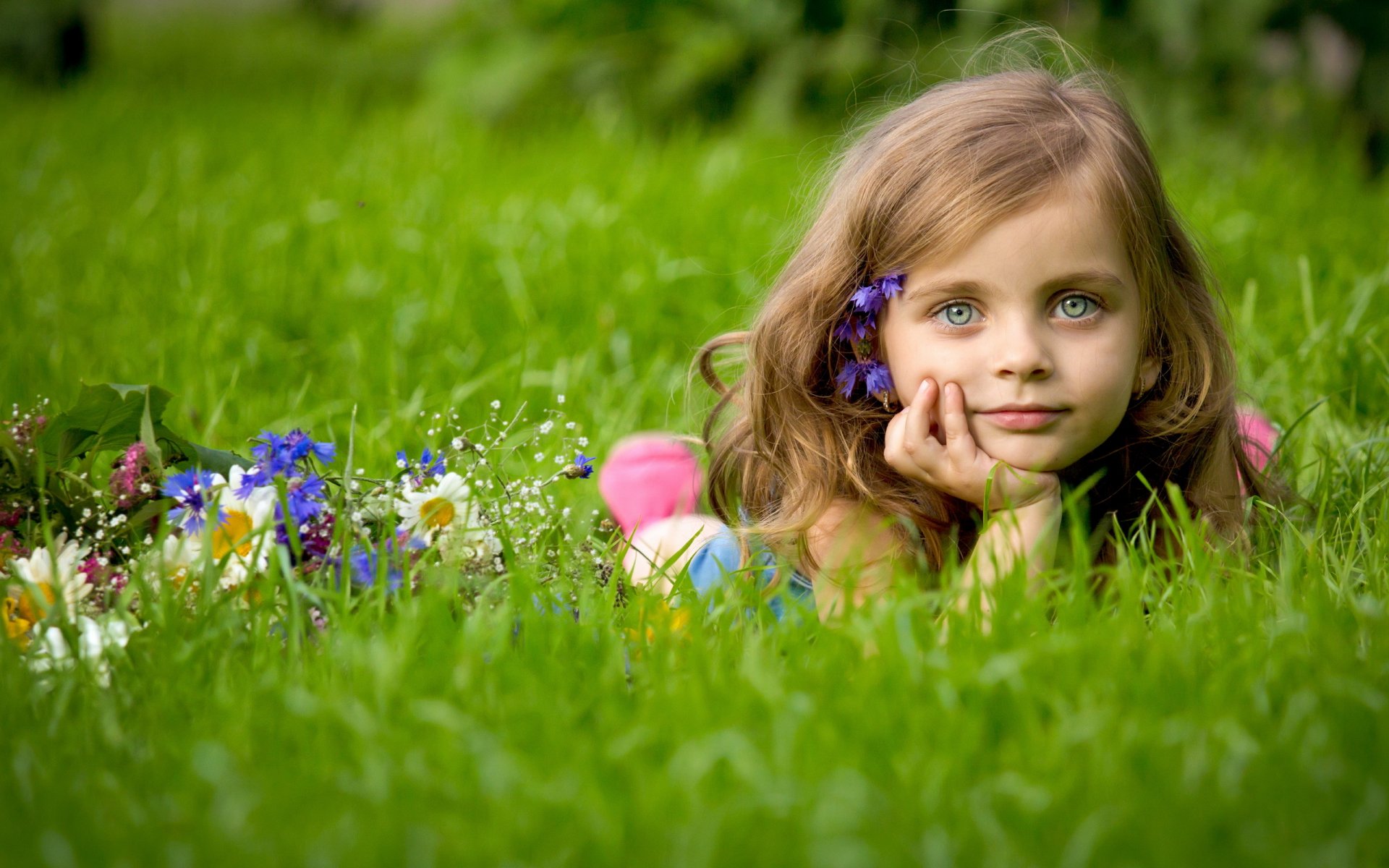 girl the field summer mood