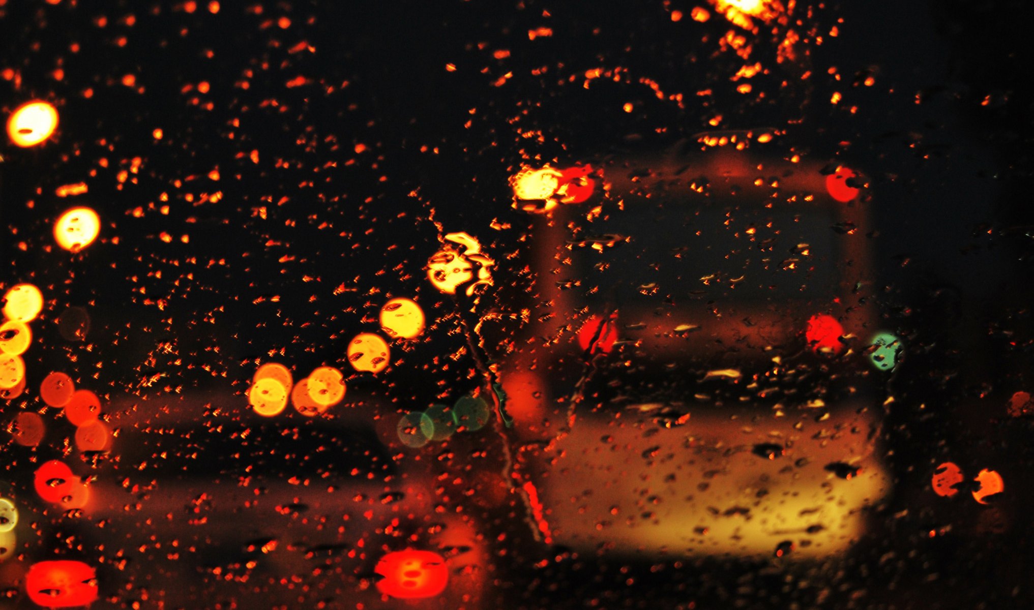 ville soirée pluie rue route lumières verre eau gouttes humeur bokeh