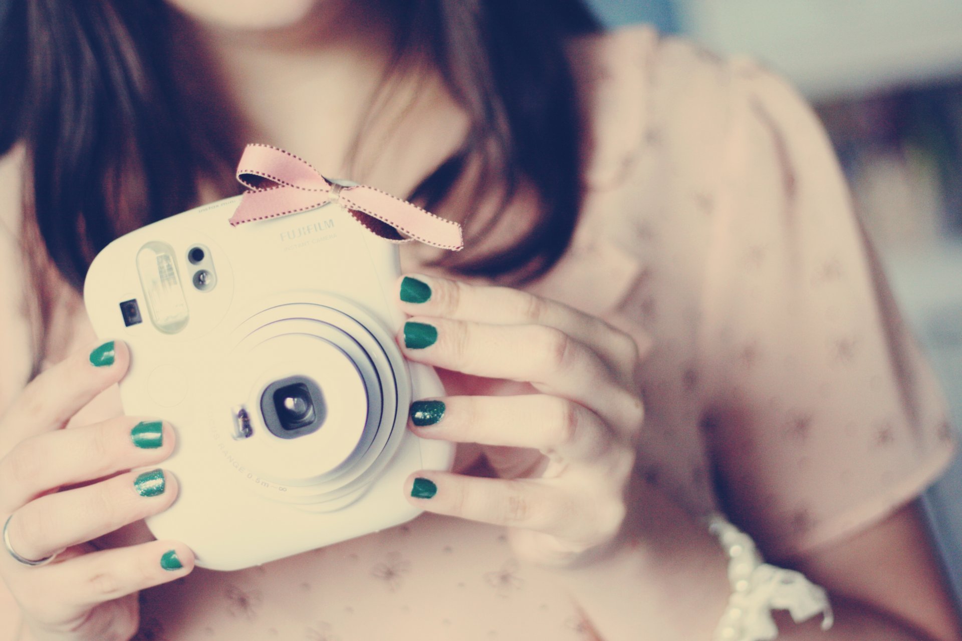 mood girl brunette a camera photo bow pink lacquer green nails background wallpaper