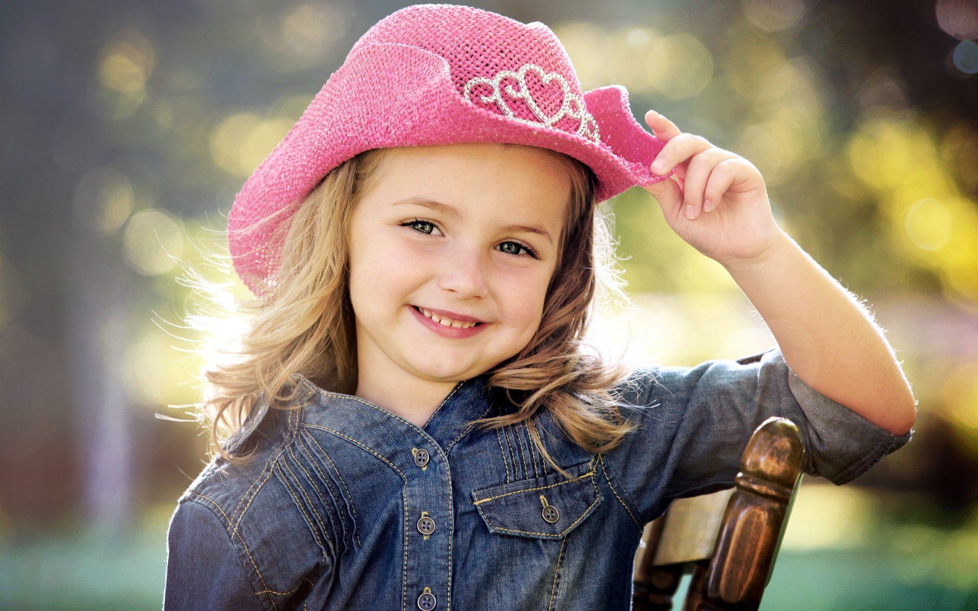 ragazza sorriso cappello umore