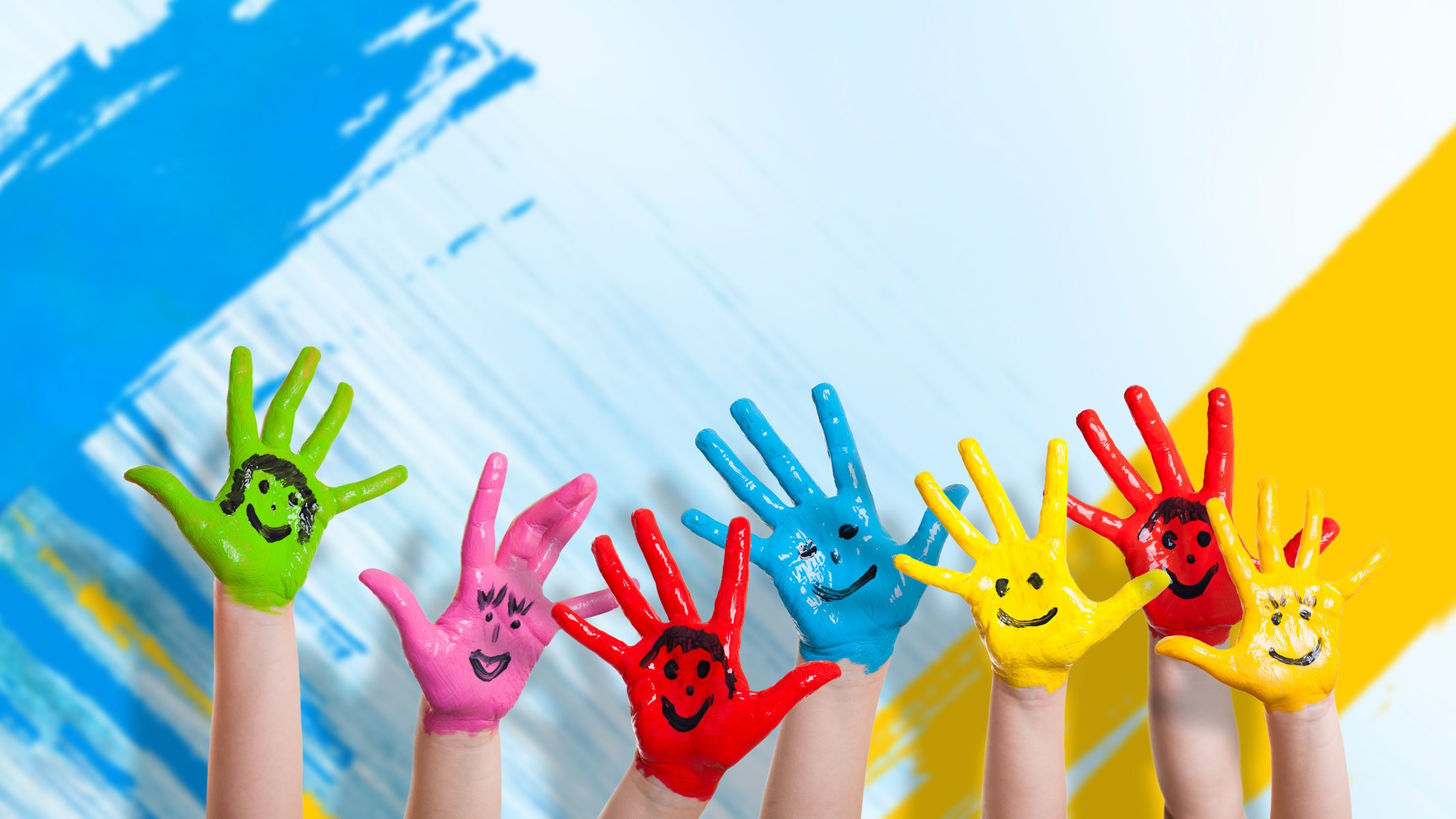 bambini colore della parete sorridente modalità felicità mani colore della parete sorrisi disegno