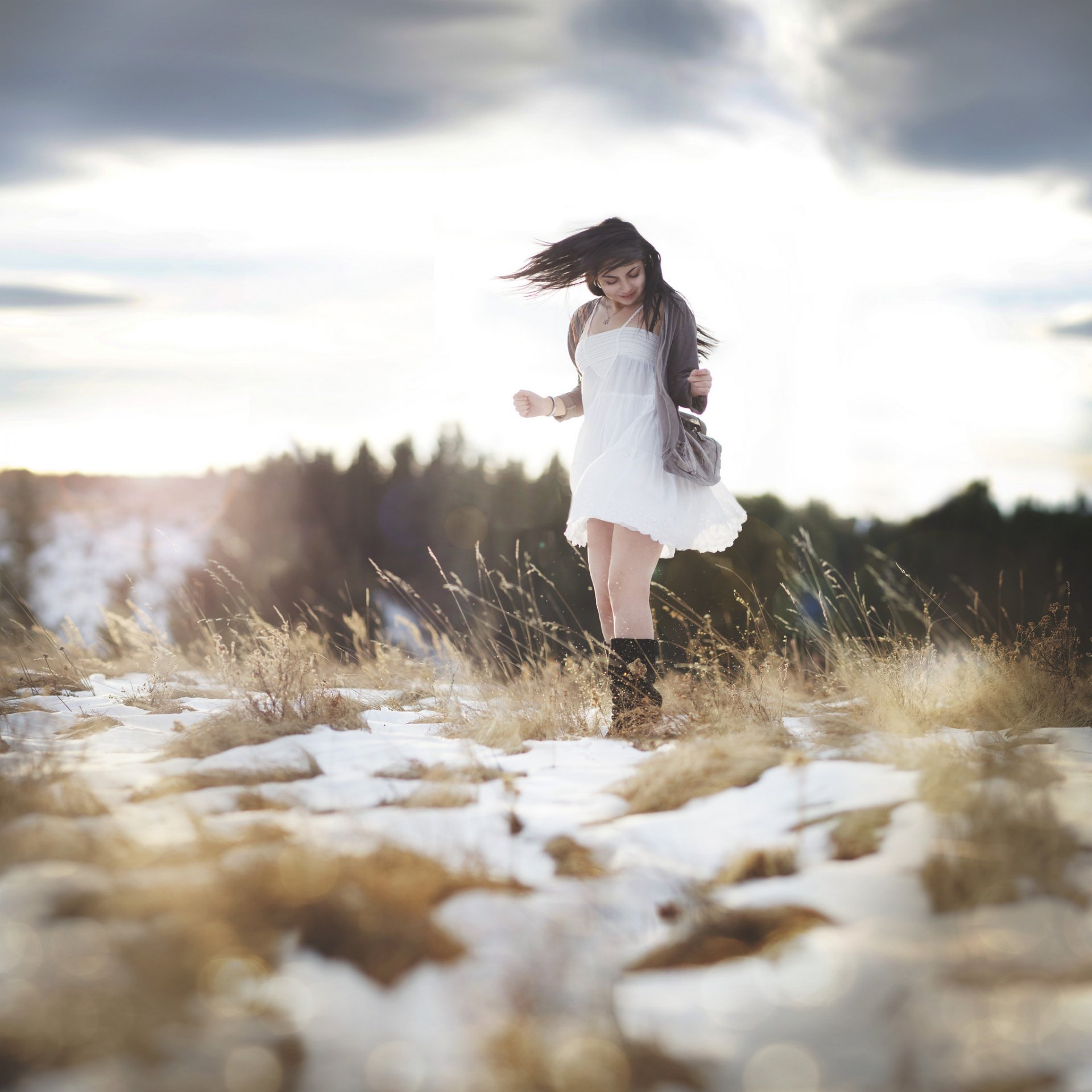 chica alegría campo nieve luz