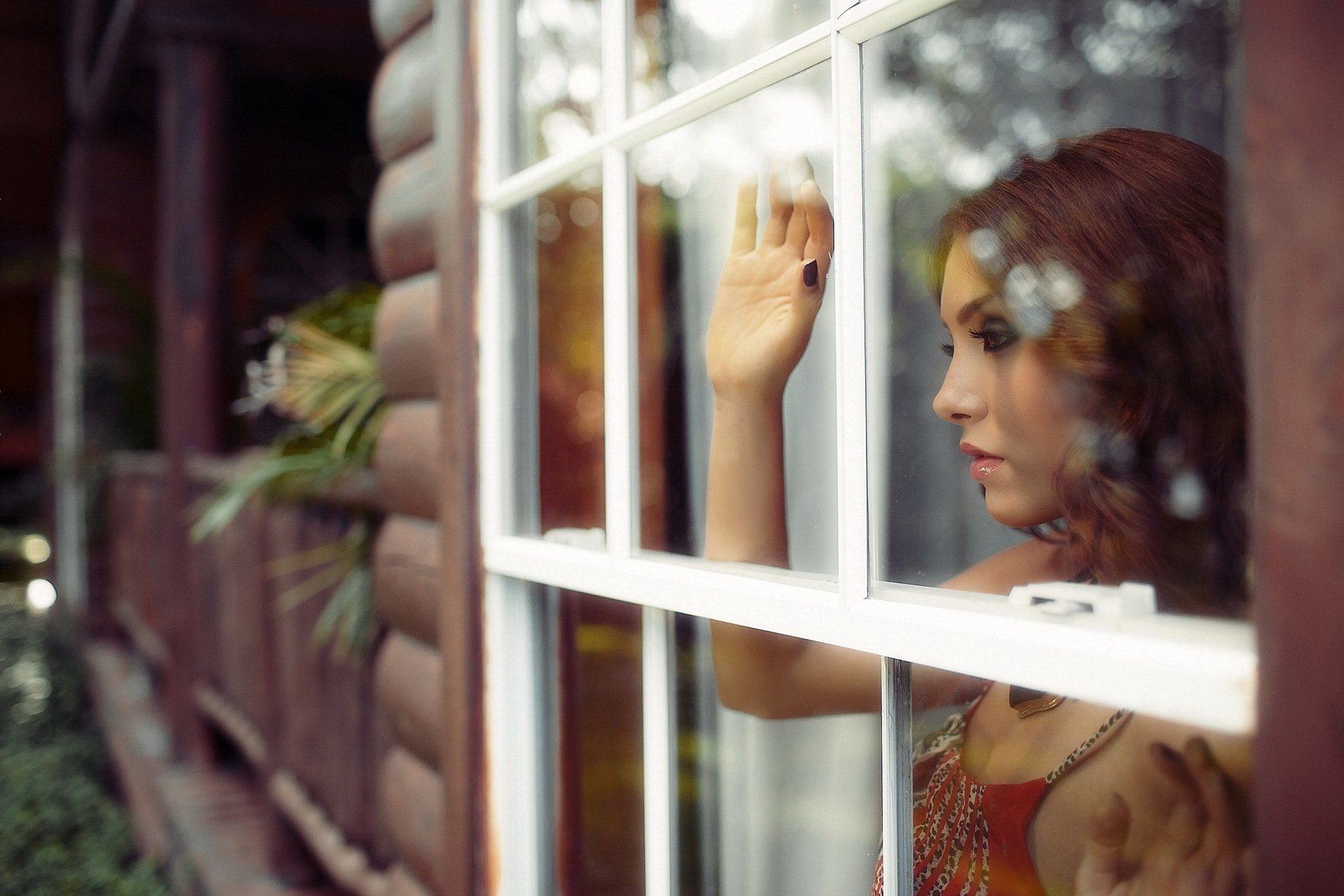 chica casa ventana estado de ánimo