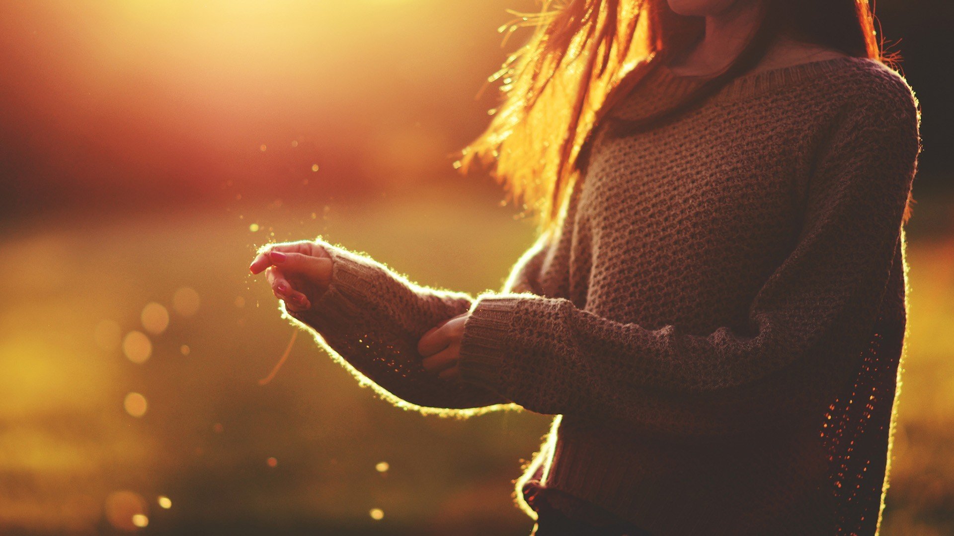 girl sweater reflection of light ray