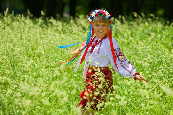 Rosyjska dziewczyna w polu