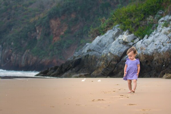 Promenade bébé sur l océan