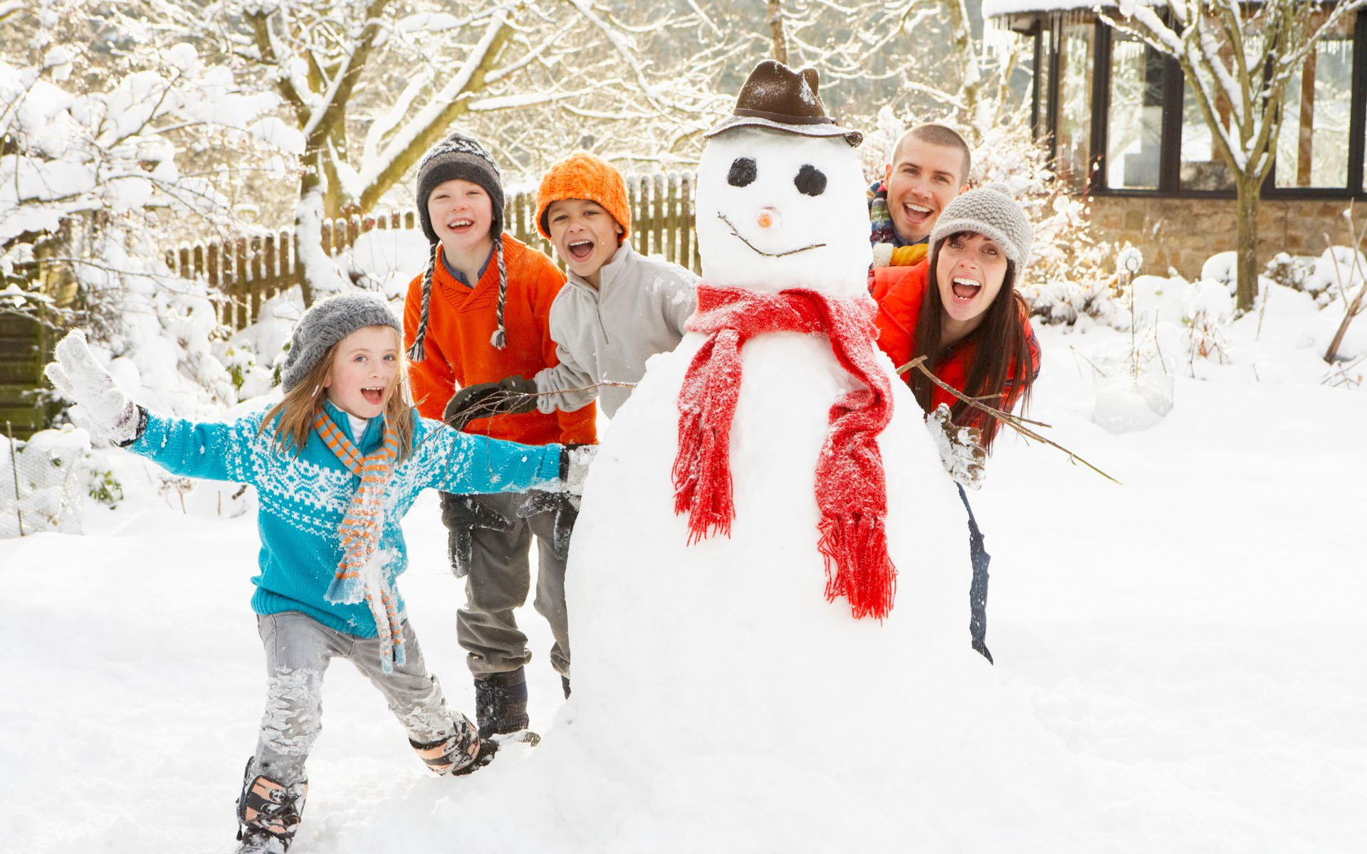 umore nuovo anno neve inverno famiglia pupazzo di neve