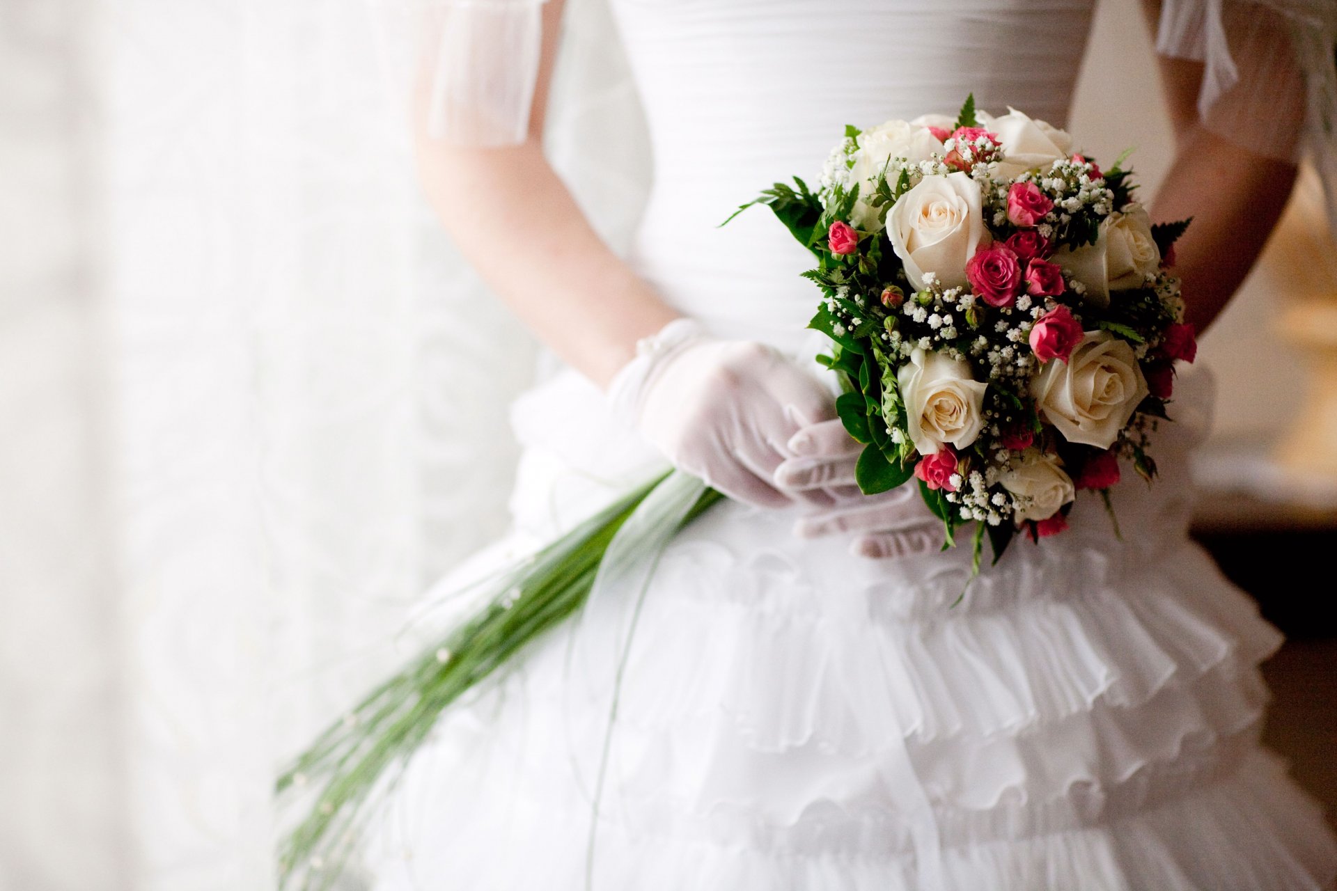 matrimonio rose bianco vestito bouquet