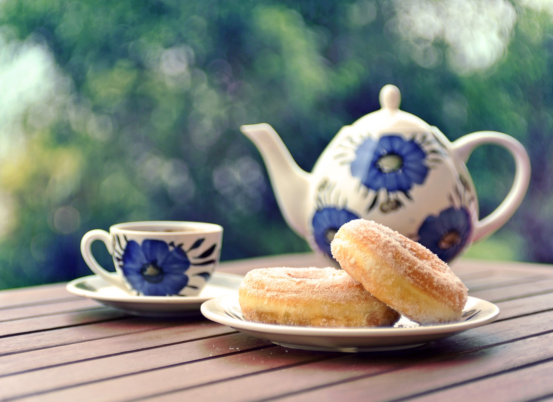 pasteles postre plato taza tetera juego mesa verano luz resplandor estado de ánimo