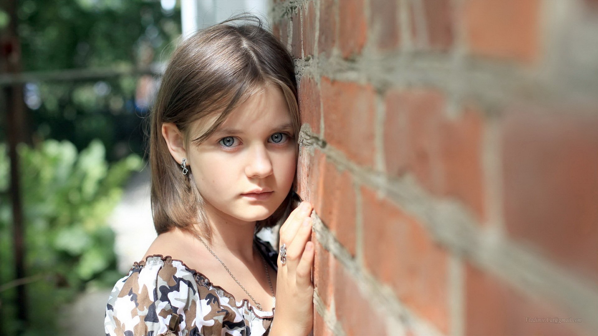 girl wall portrait mood