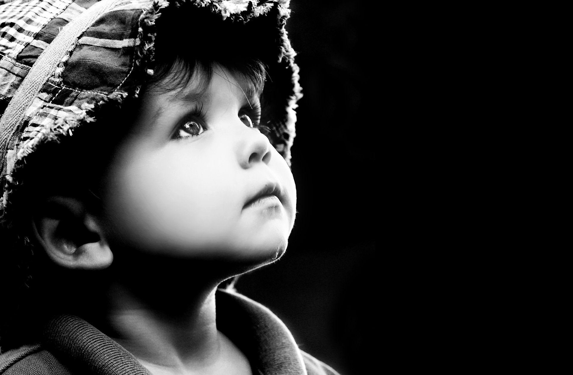 ad little boy looking up sadness loneliness child childhood children sad boy