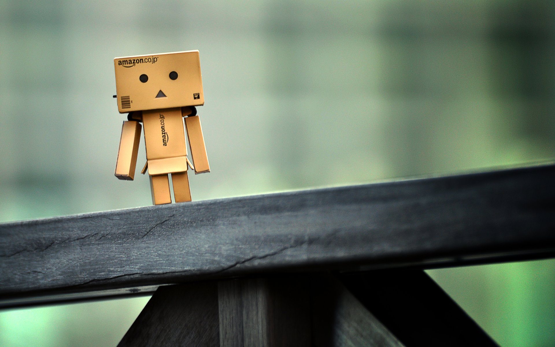 danbo amazon коробка стол игрушка картон упаковка 2560x1600