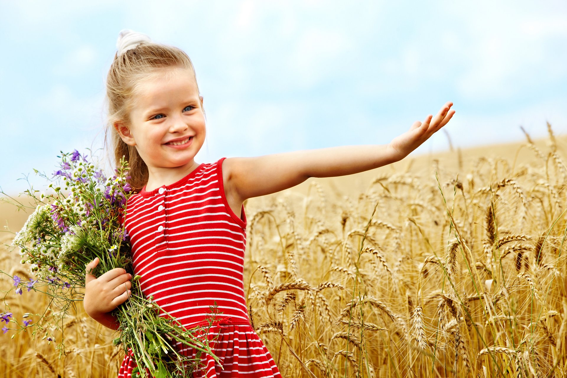 cute little girl wheat field bouquet flowers smiling happiness baby childhood smiles children