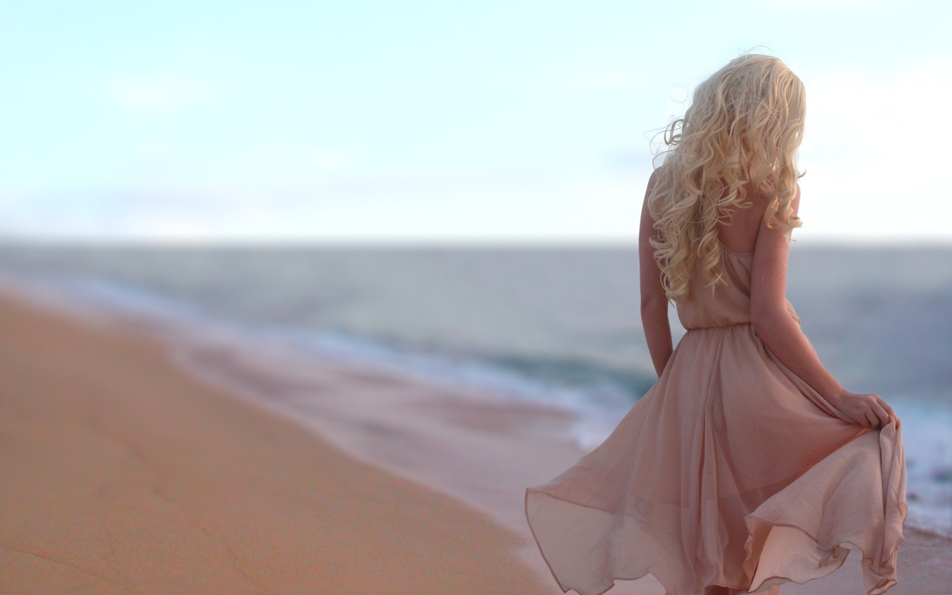 mädchen blond kleid meer strand sand