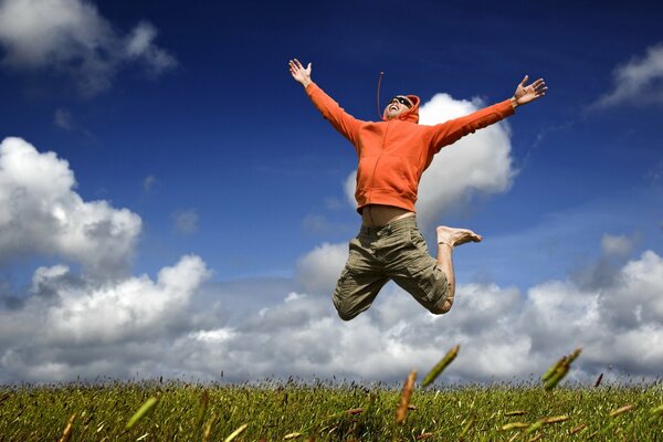 Beau saut dans les nuages