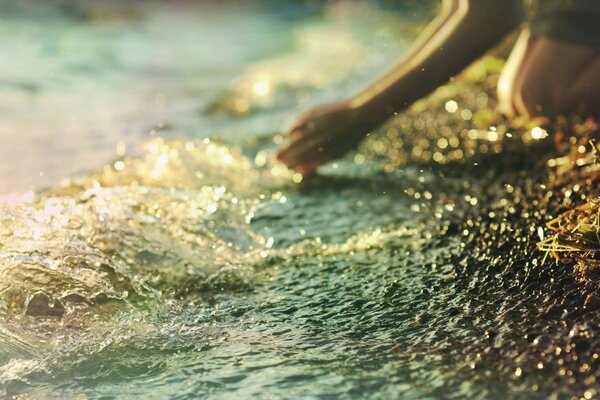 Ragazza in riva al mare