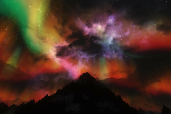 Aurora boreal en el fondo de la montaña