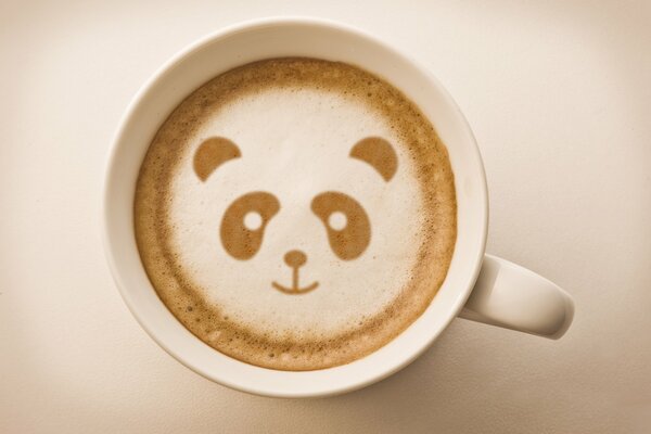 Panda pintado en espuma de café