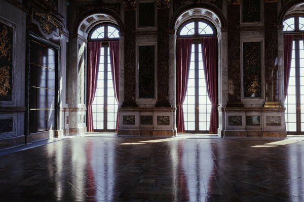 Reflection of light on the floor in French style