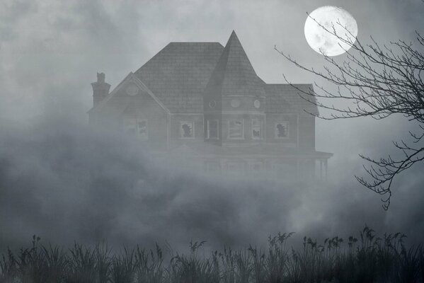 Ponury dom podczas pełni księżyca