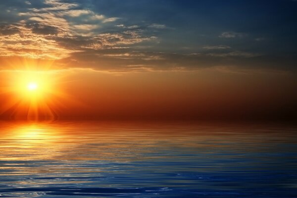 Mesmerizing sunset on the horizon of the sea