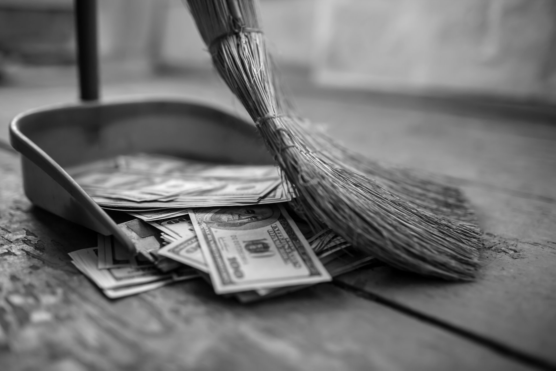 money inecesarios costs lack of control lost broom