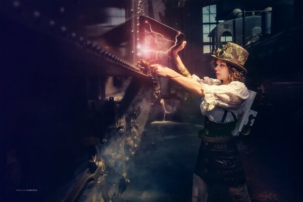 Chica steampunk creativa haciendo una fiesta