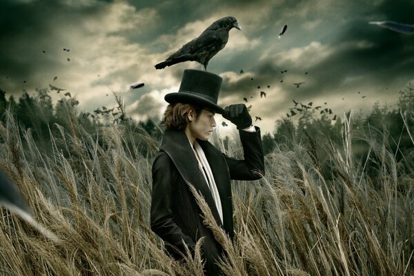 The mysterious man with the black bird