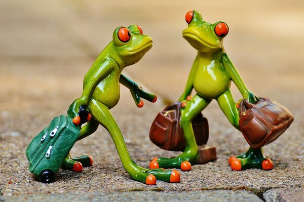 Froschfiguren mit Koffern