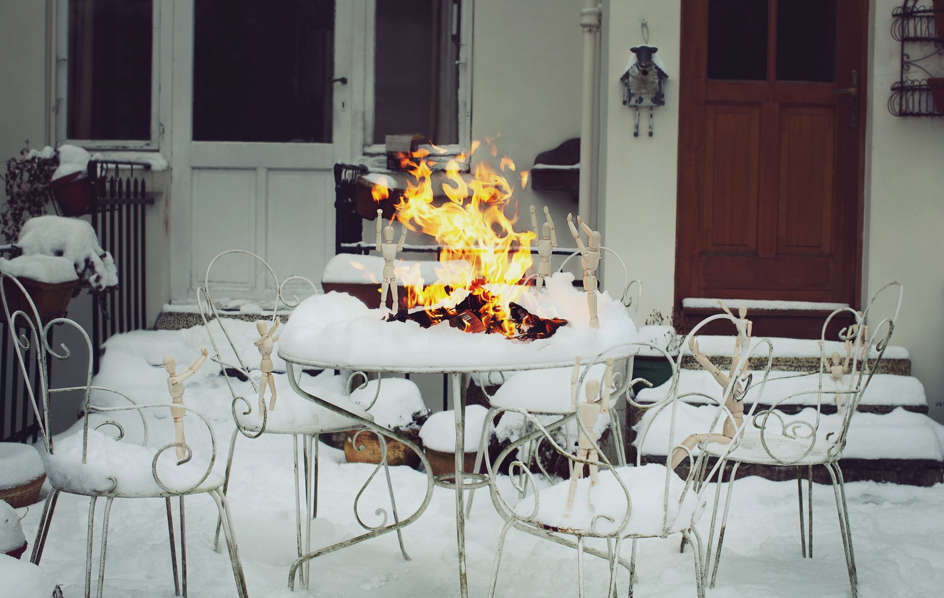 david olkarny fotografia fotografo legno uomo ikea uomini inverno neve falò fuoco