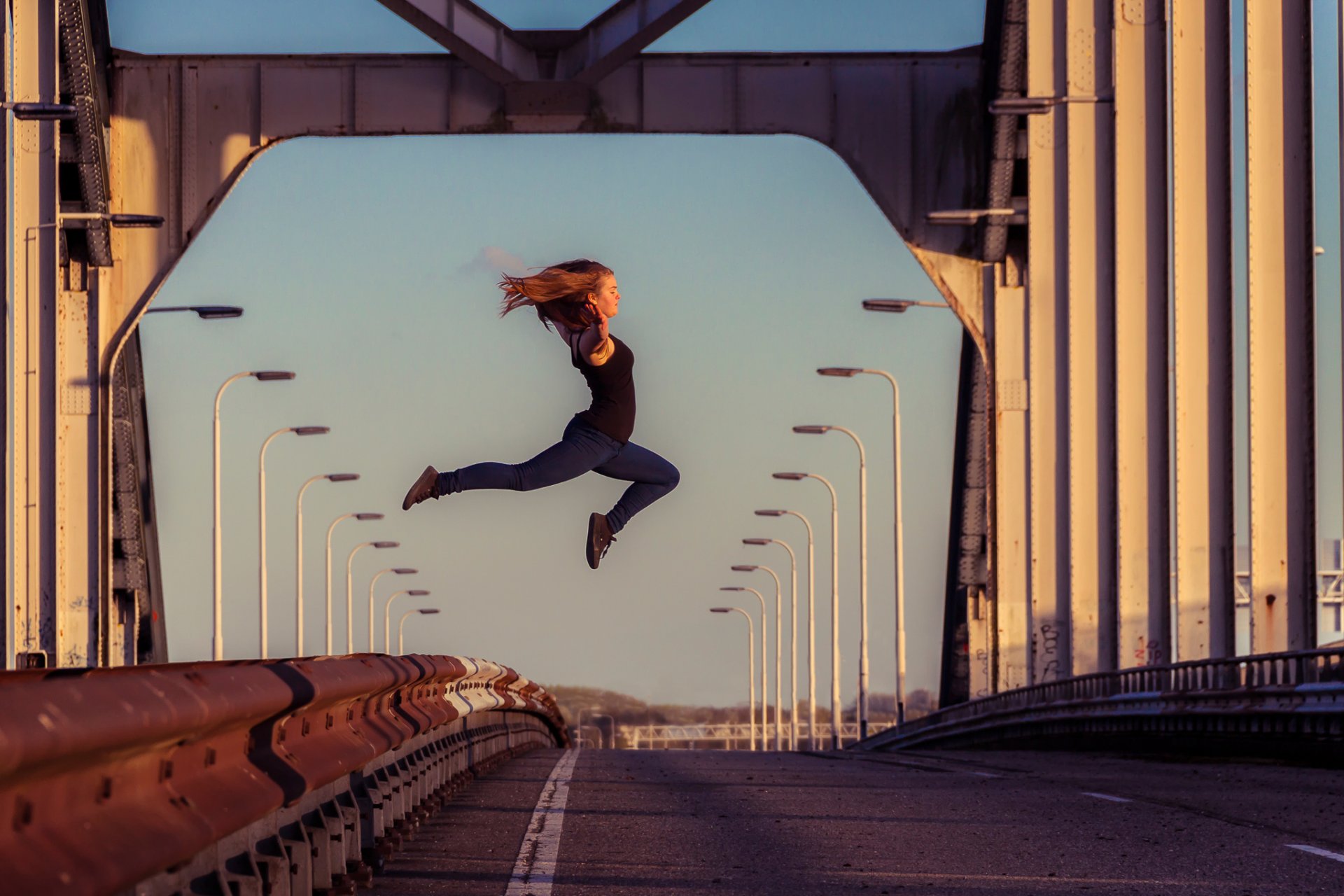 mädchen brücke sprung