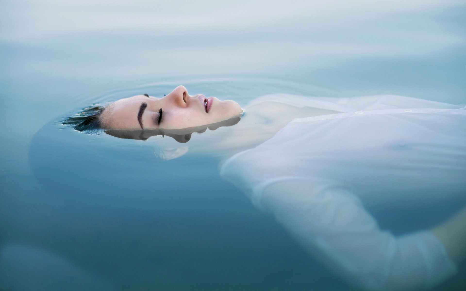 weet dreams girl in water make-up dennis drozhzhin