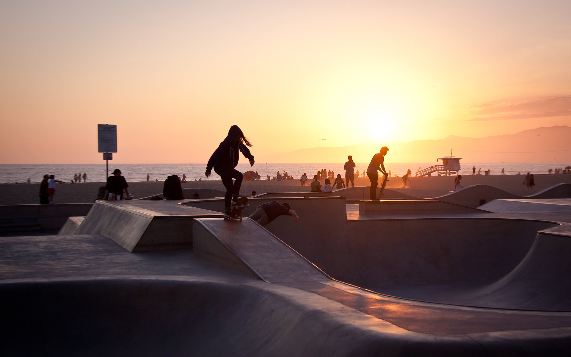 skater spiaggia di venezia estate tramonto la los angeles california usa