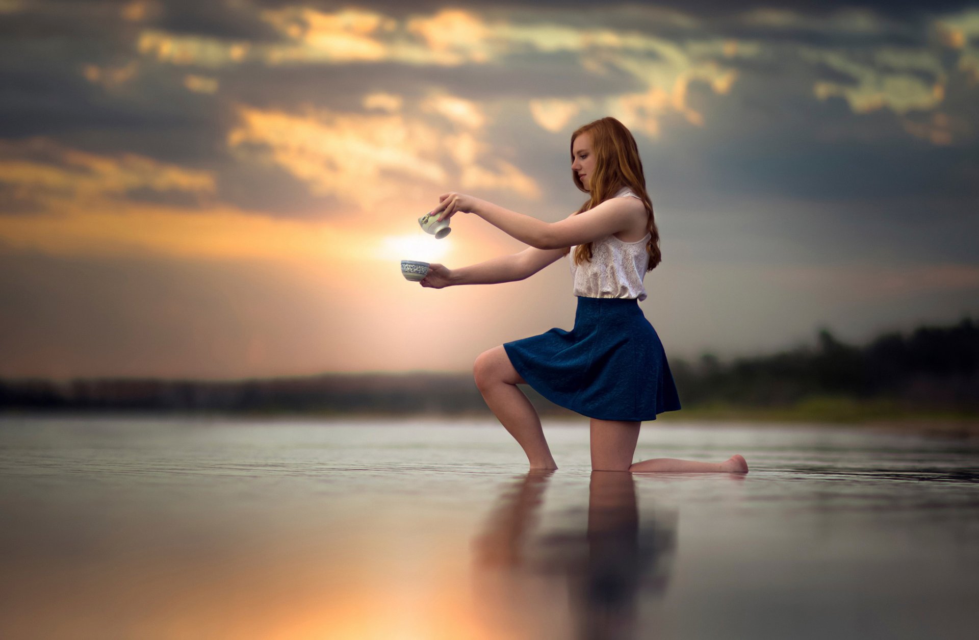 mädchen im wasser sonnenuntergang rock beine