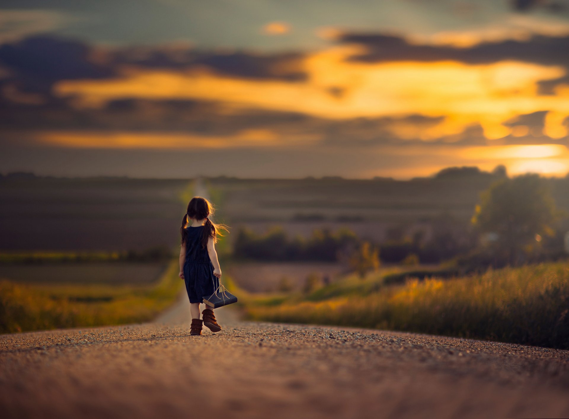 niña camino libro espacio camino