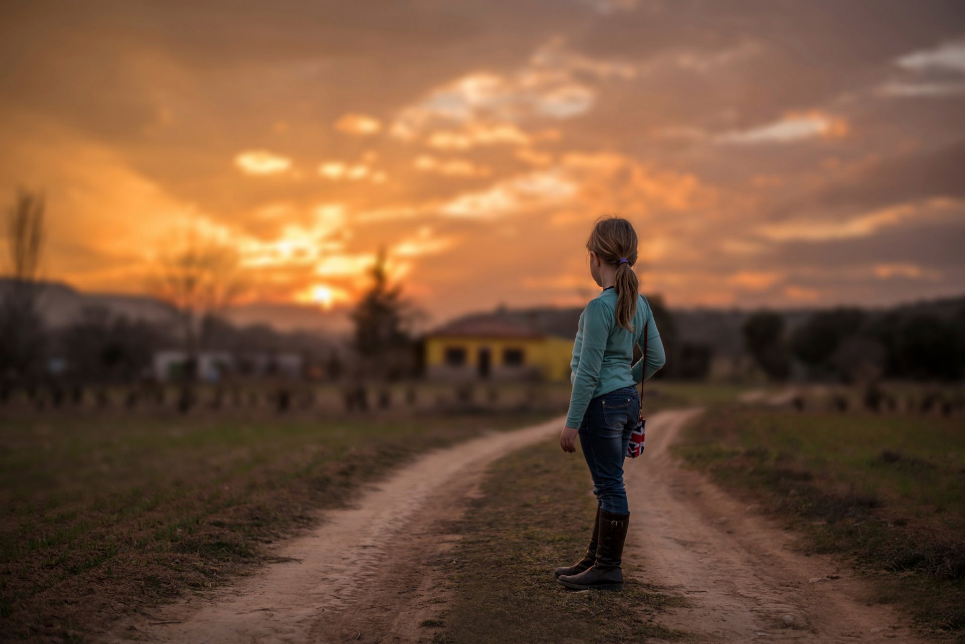 fille coucher de soleil boké