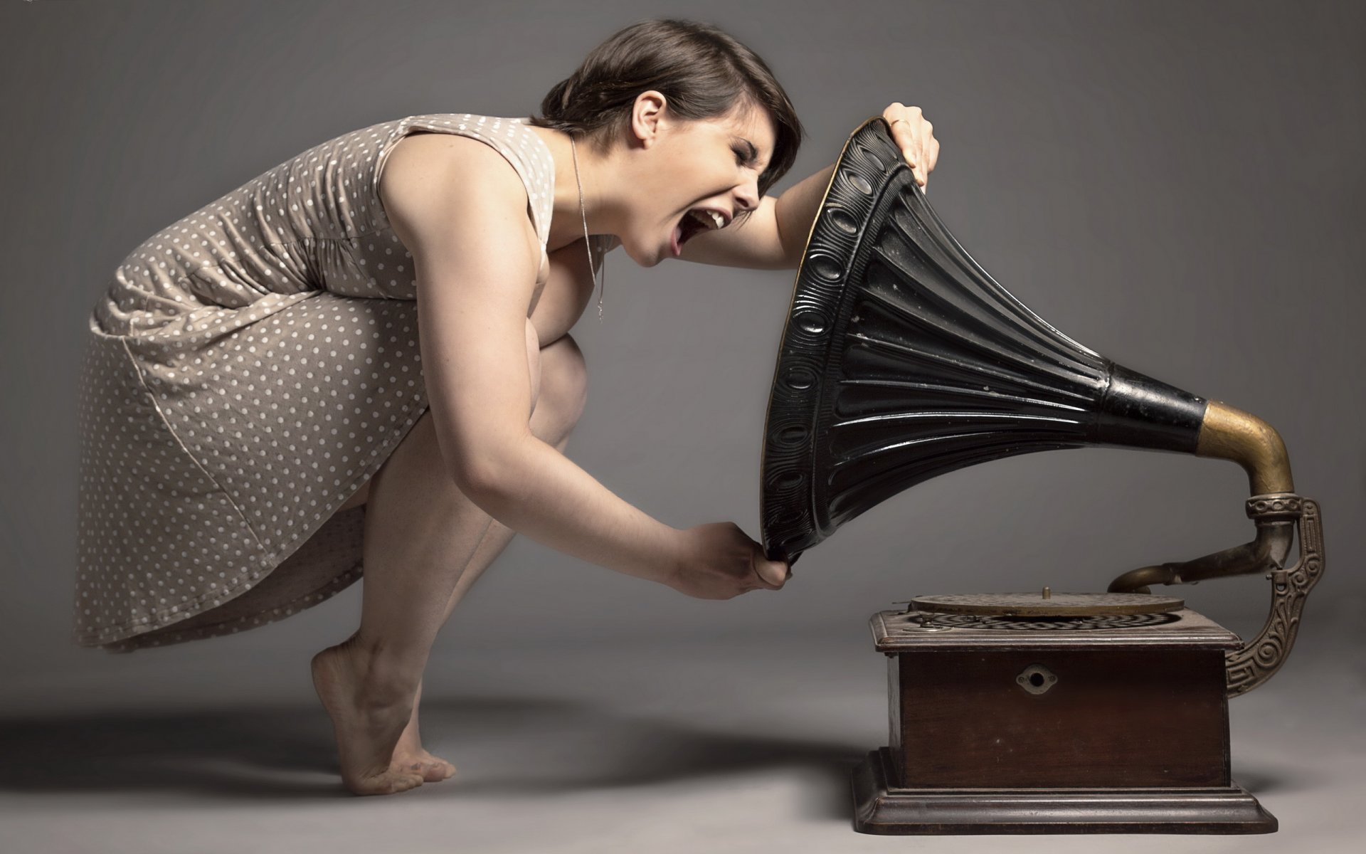 la jeune fille le gramophone le fond de la