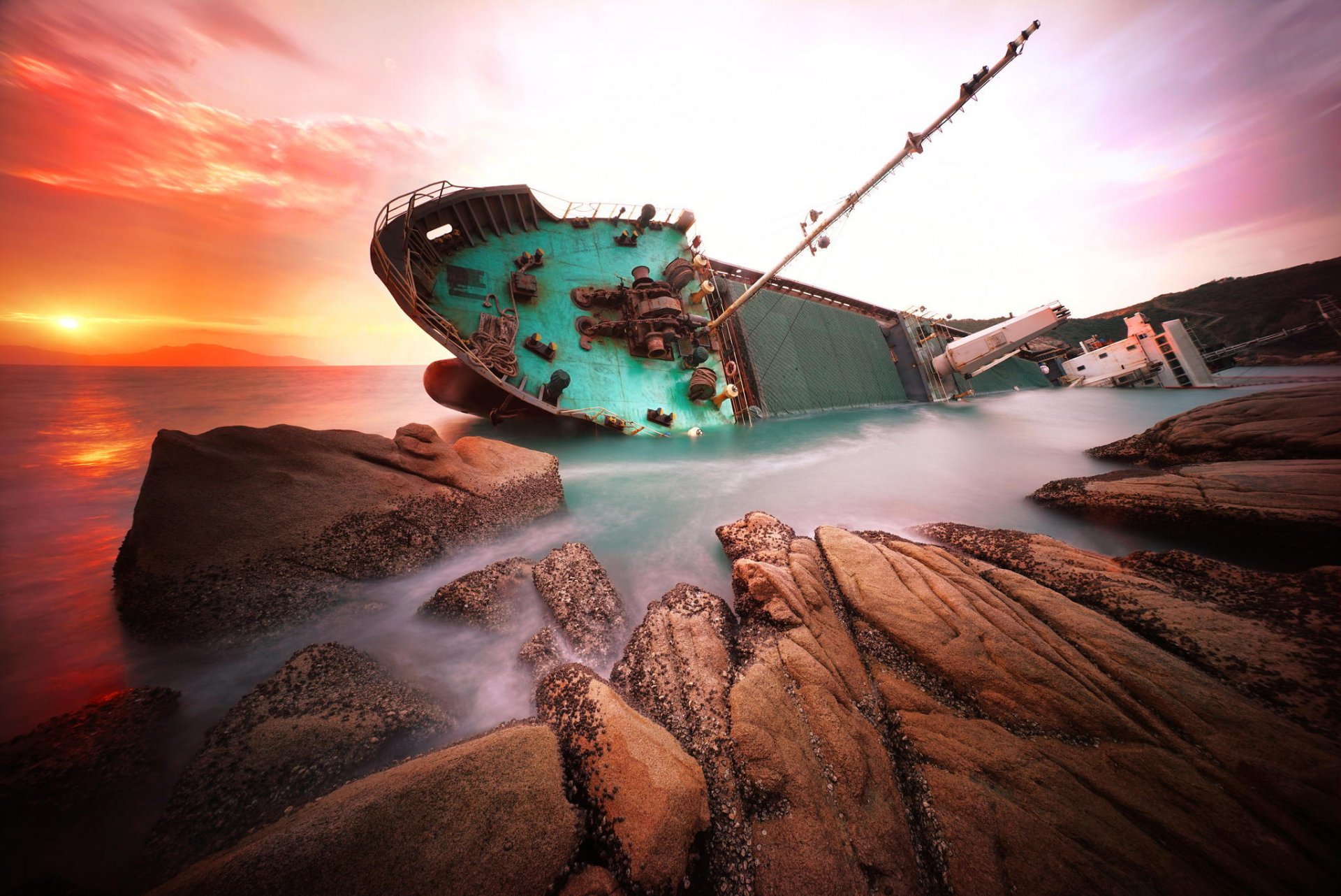 naufragio barco rocas mar china hong kong amanecer