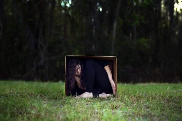 A situation for a girl in a box
