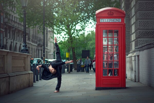 A girl does stretching on a marine faucet, in the city of London