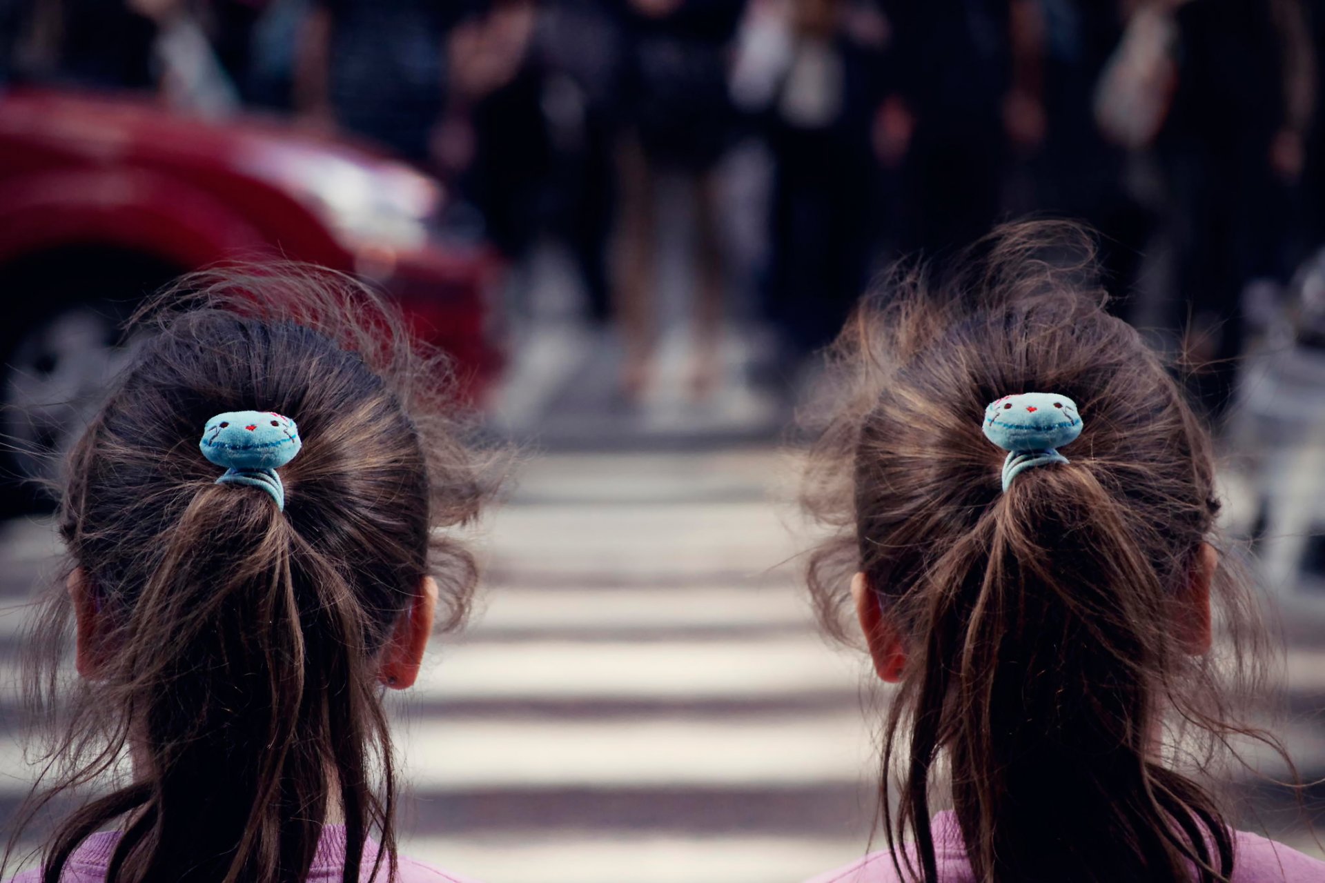 ragazze città strada transizione attesa