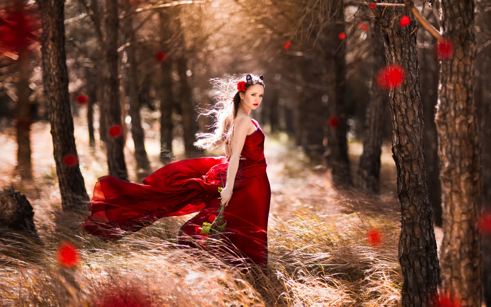 wenig rotkäppchen fantasy-shooting wind wald mädchen in rot kleid rosen