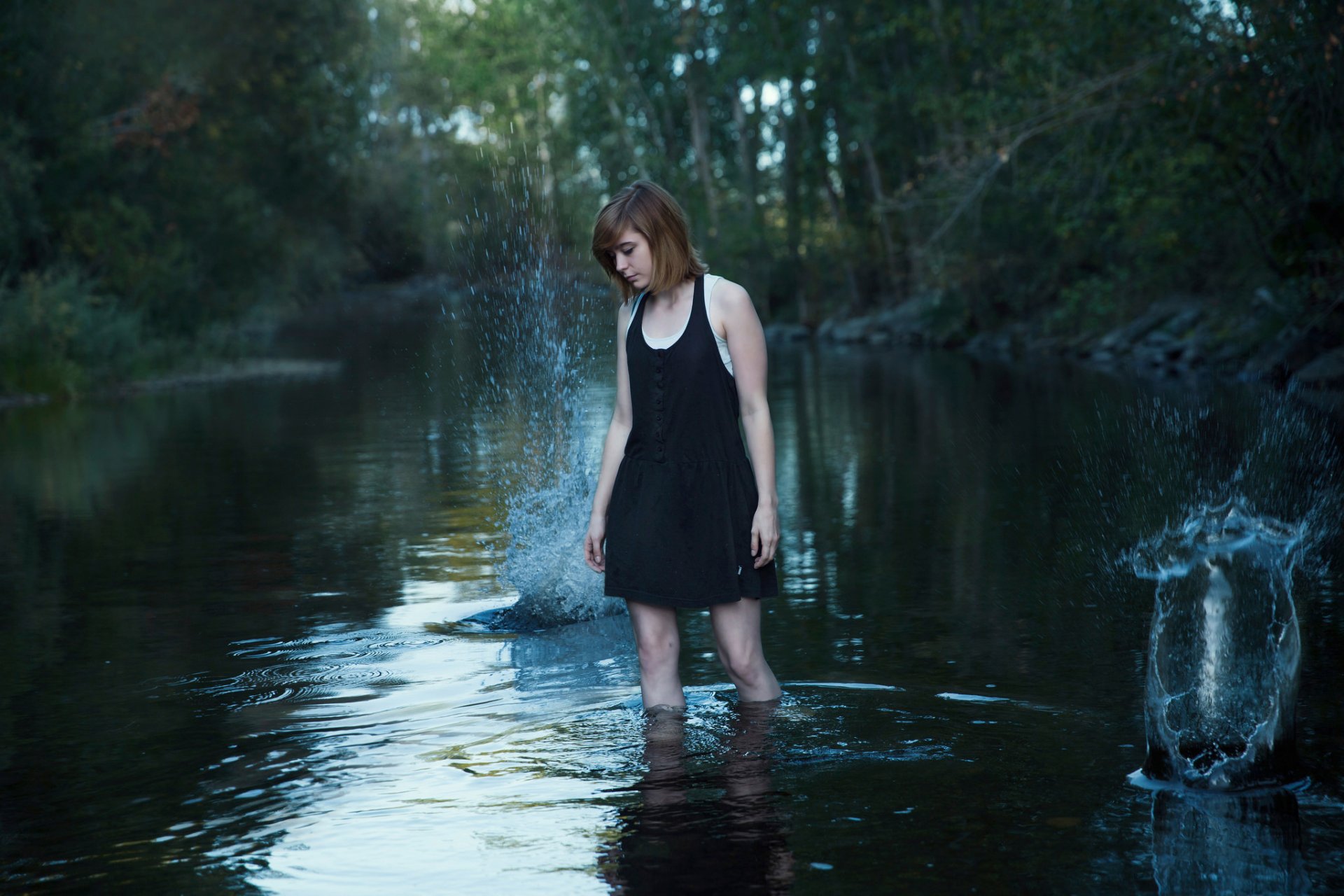 apatia ragazza in acqua schizzi schizzi