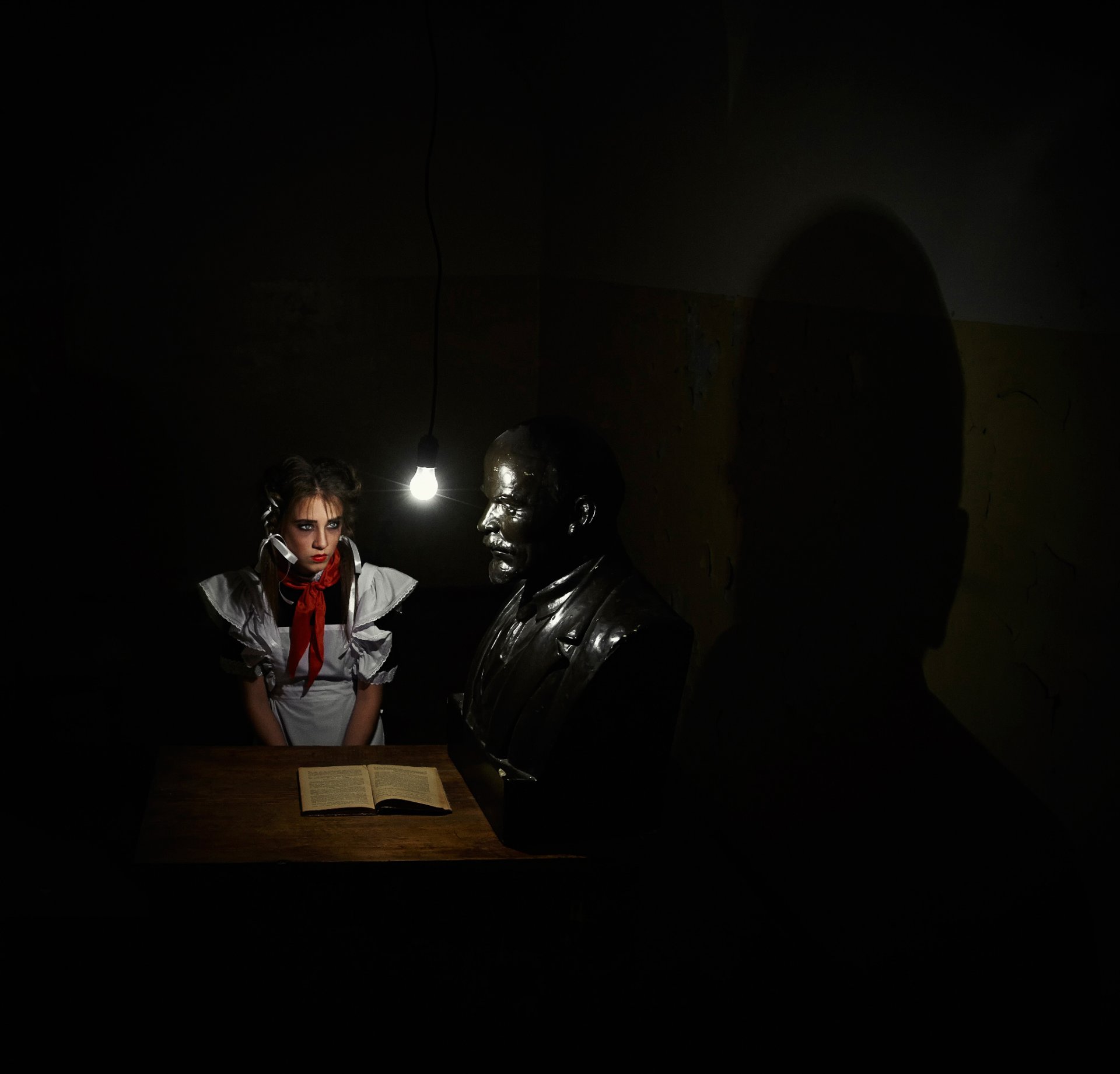 girl young schoolgirl pioneer lenin bust darkroom audience