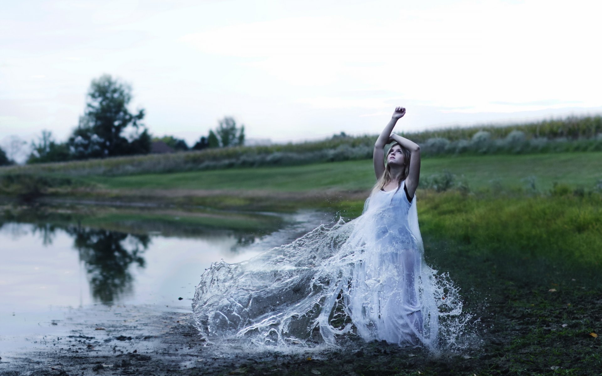 ragazza acqua squirt