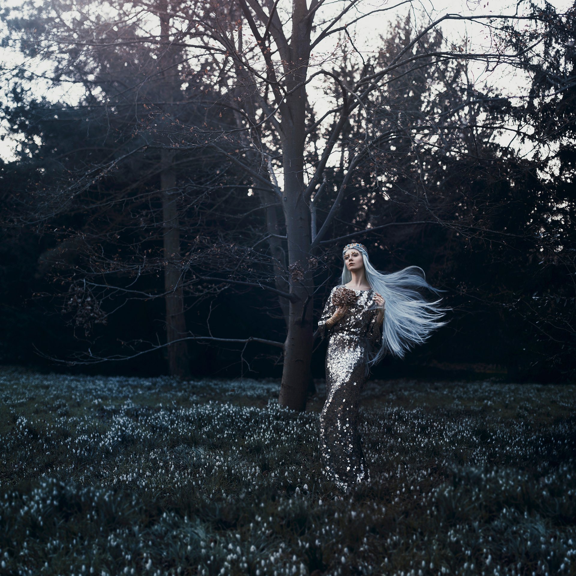 risveglio della primavera ragazza foresta bucaneve primavera vestito