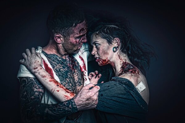 Chłopak i dziewczyna zagrzmiali pod zombide