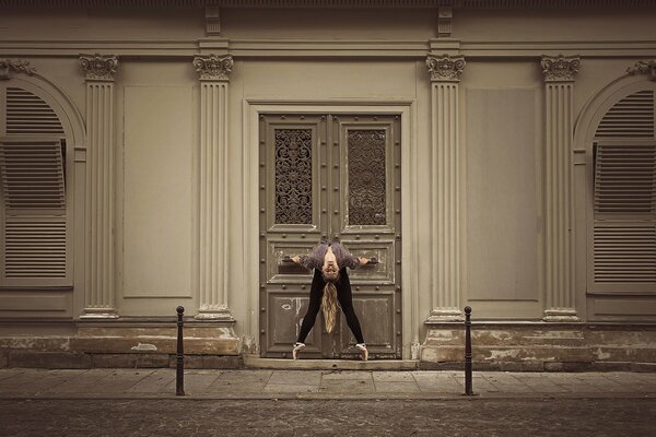 Ballerina in Pointen am Meer fauvet