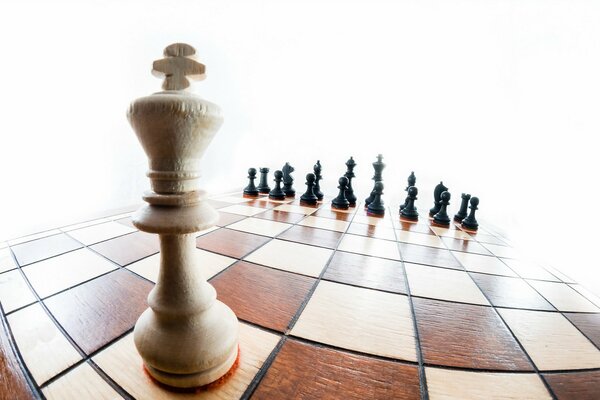 Reine d échecs sur l échiquier avec d autres formes