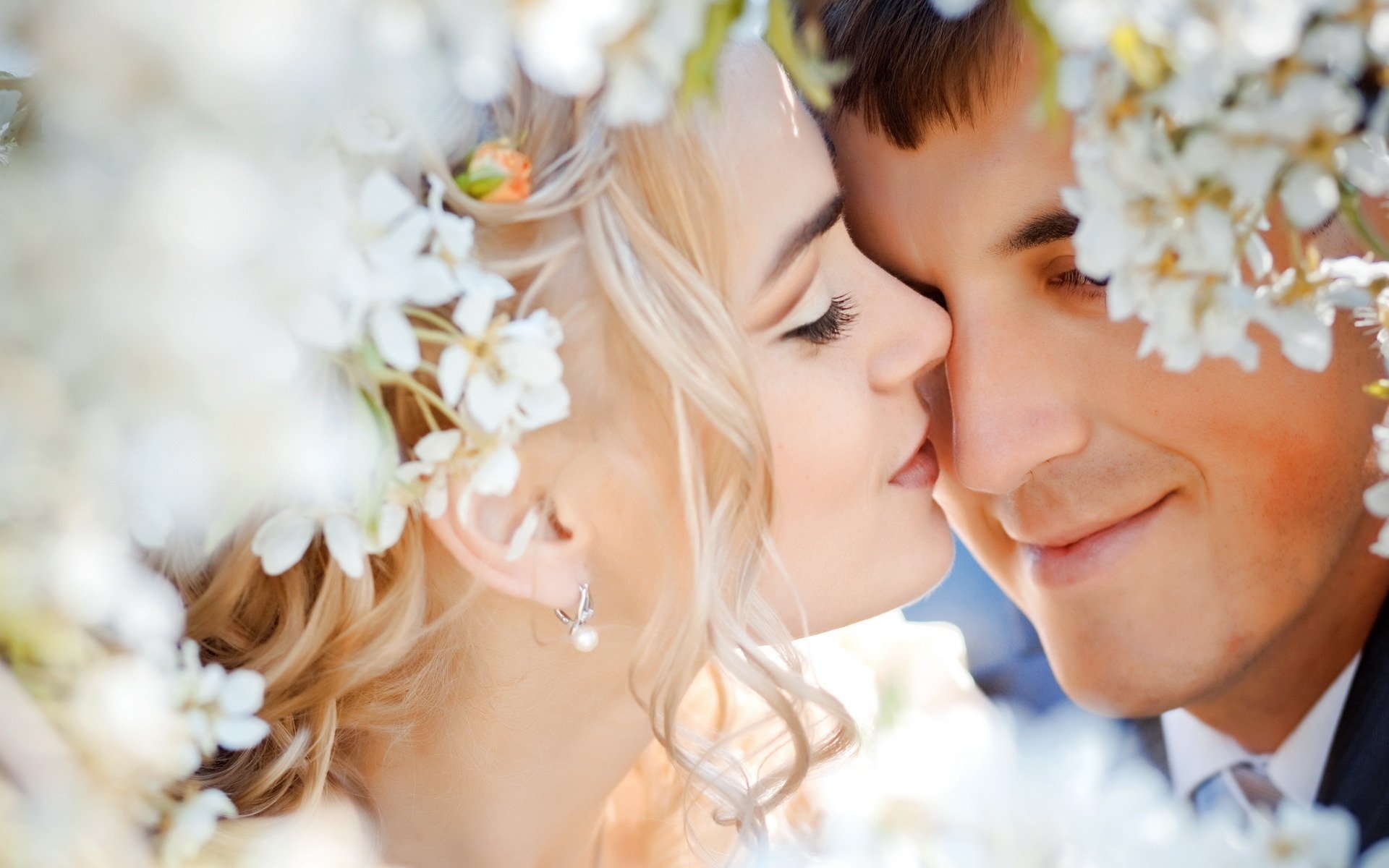 recién casados boda sentimientos amor ternura flores